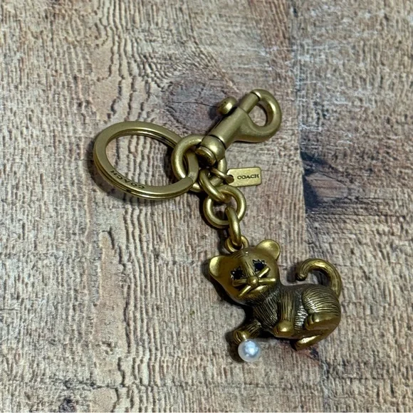 Coach Creatures Kitten Cat Charm with Pearl Keychain - Picture 4 of 8